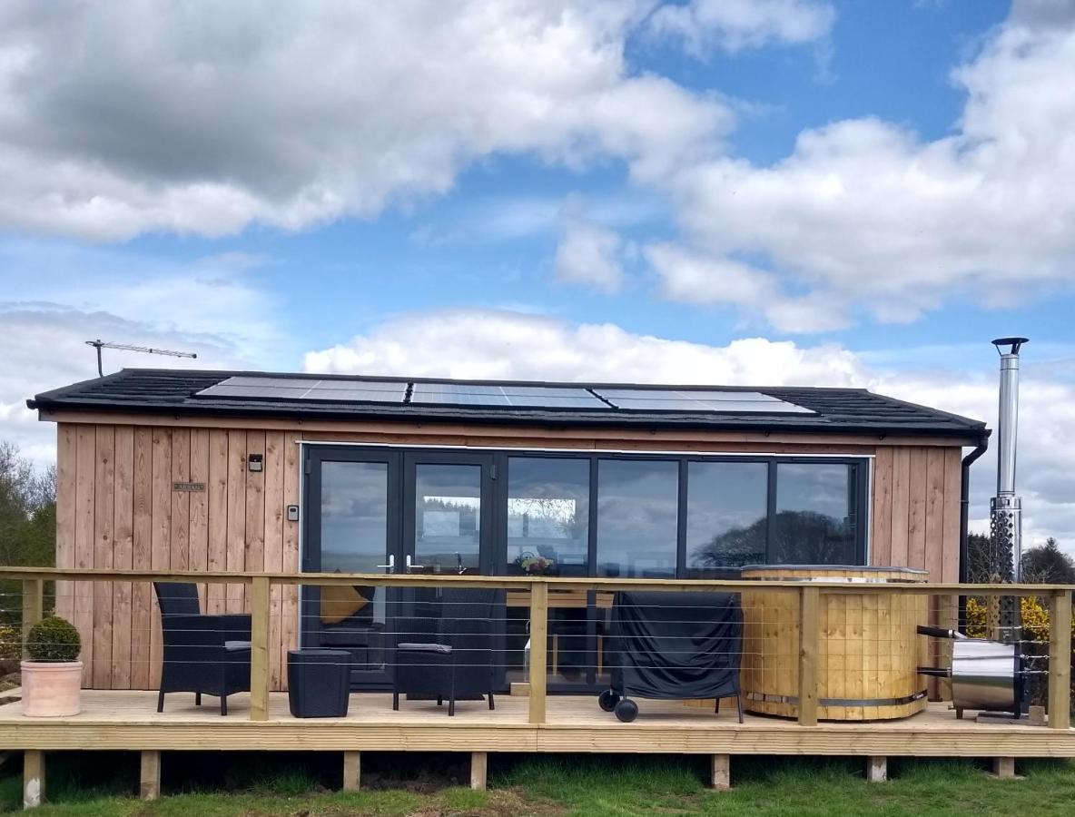 Dalry  Cleeves Cabins Ailsa Luxury Lodge With Hot Tub מראה חיצוני תמונה