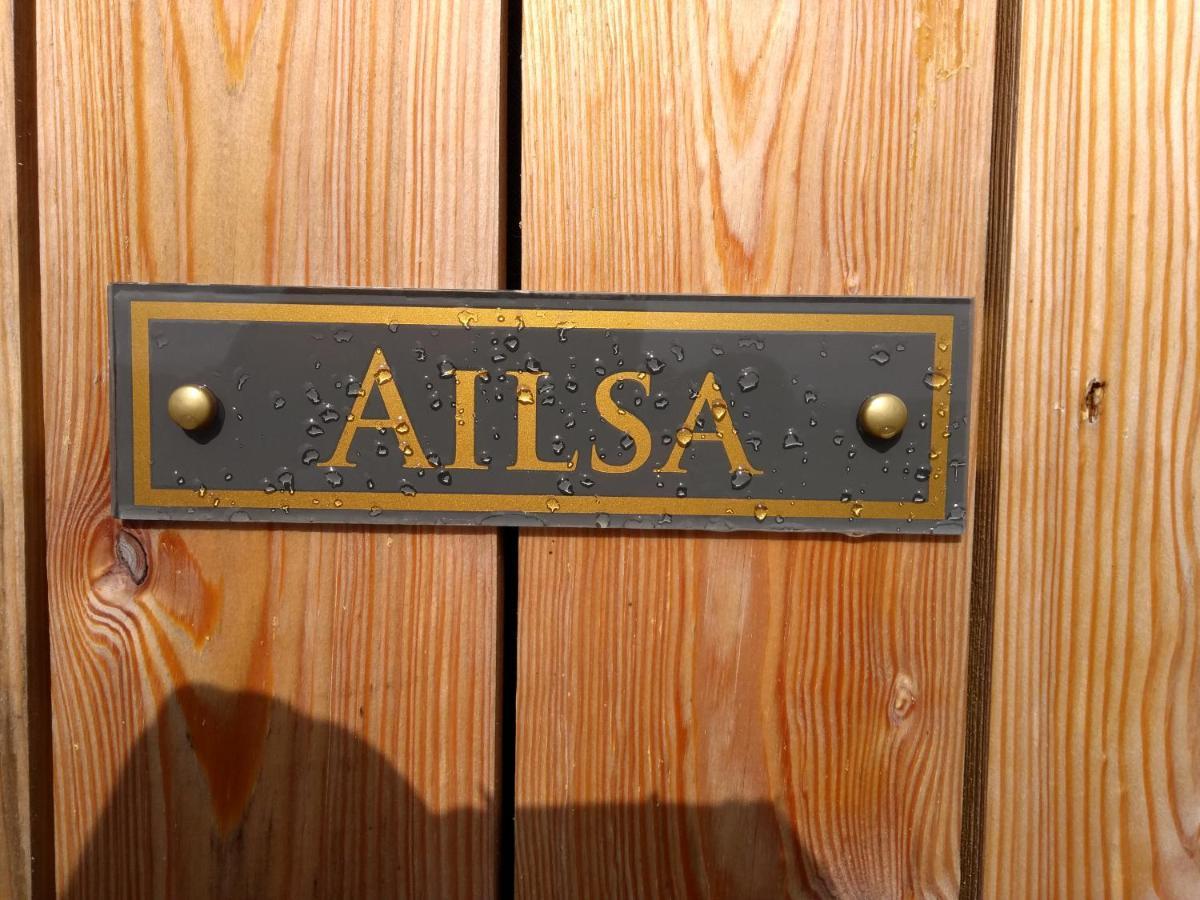 Dalry  Cleeves Cabins Ailsa Luxury Lodge With Hot Tub מראה חיצוני תמונה