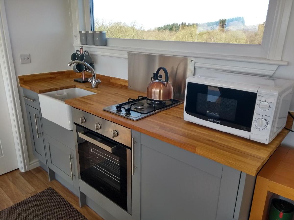 Dalry  Cleeves Cabins Ailsa Luxury Lodge With Hot Tub מראה חיצוני תמונה