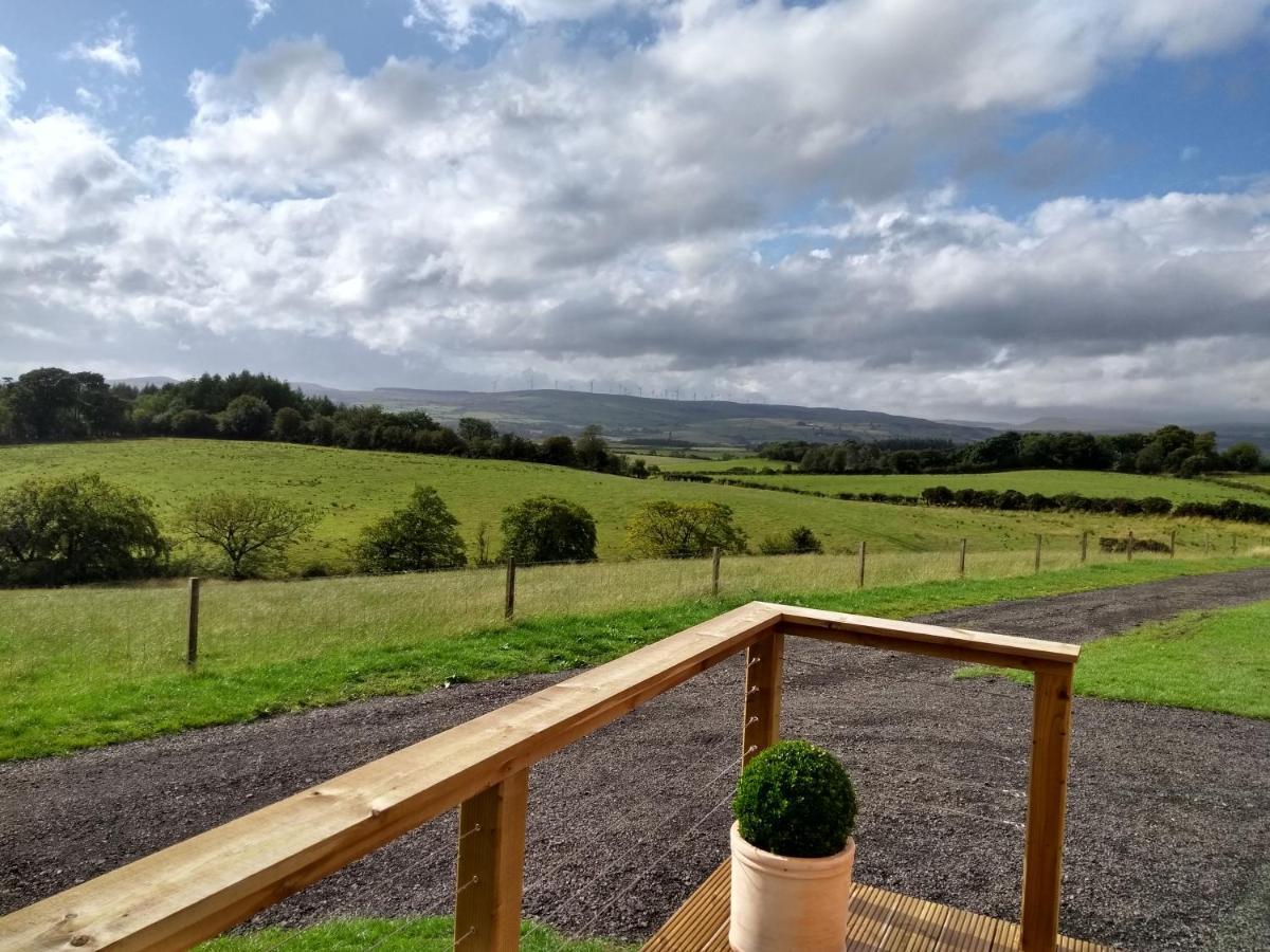 Dalry  Cleeves Cabins Ailsa Luxury Lodge With Hot Tub מראה חיצוני תמונה